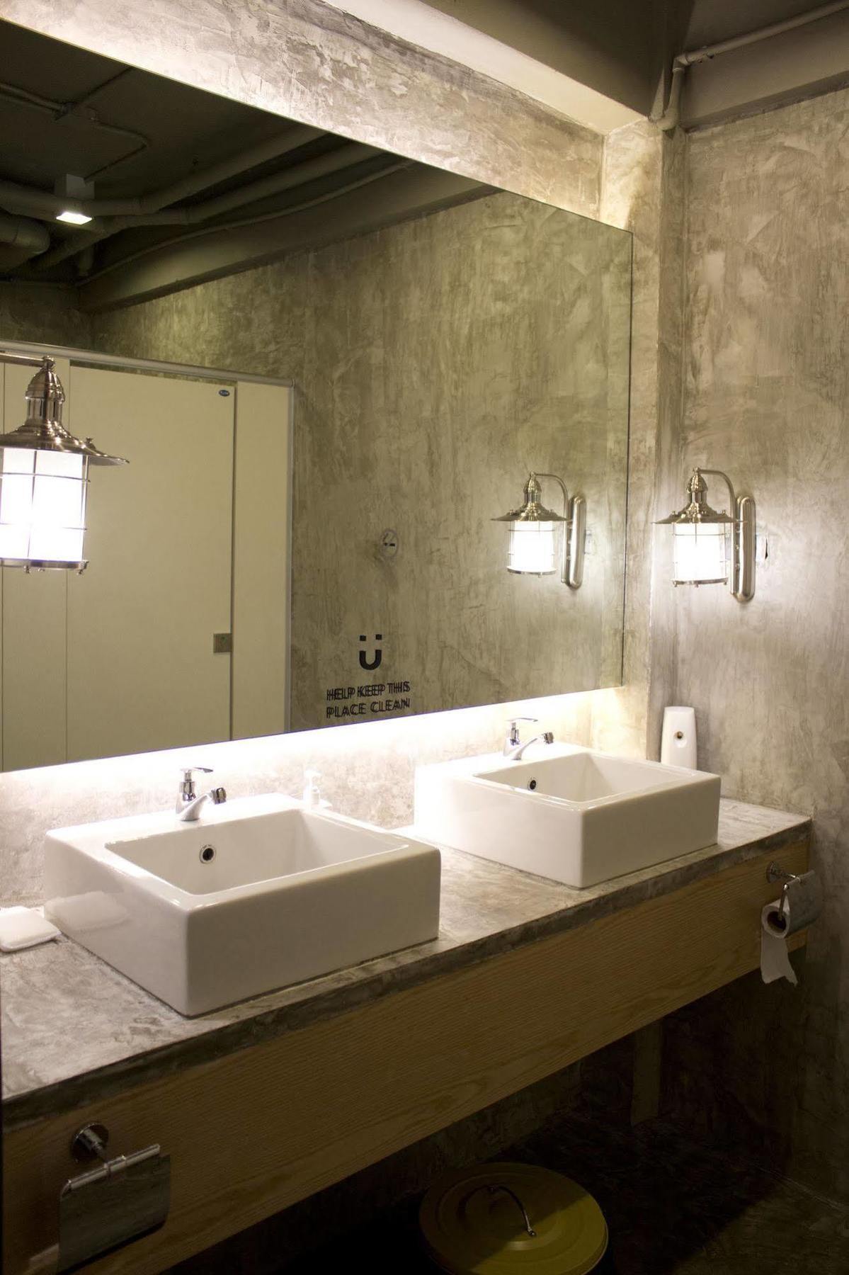 Slumber Bangkok Soi 1 Hostel Екстериор снимка